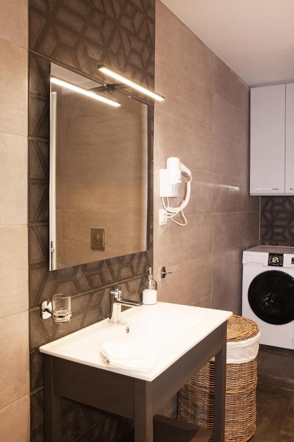 Central Comfy Modern Flat 2 Bedrooms 2 Bathrooms Atina Dış mekan fotoğraf