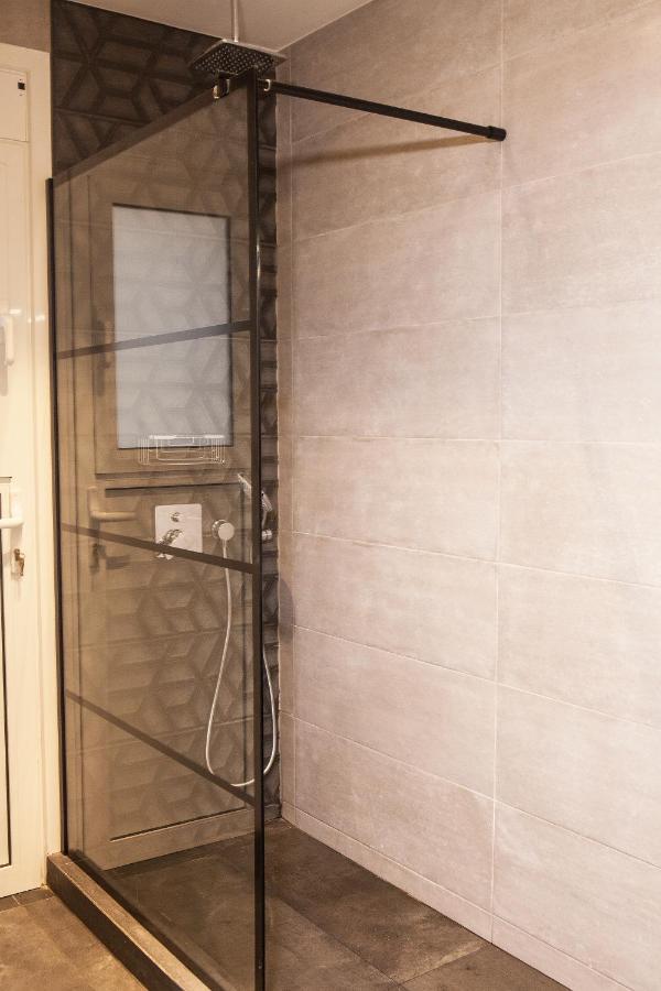Central Comfy Modern Flat 2 Bedrooms 2 Bathrooms Atina Dış mekan fotoğraf