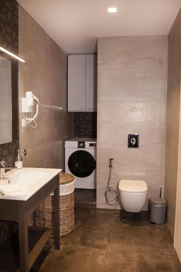 Central Comfy Modern Flat 2 Bedrooms 2 Bathrooms Atina Dış mekan fotoğraf