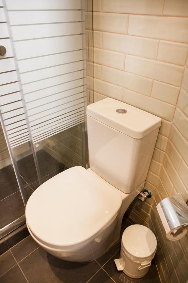 Central Comfy Modern Flat 2 Bedrooms 2 Bathrooms Atina Dış mekan fotoğraf